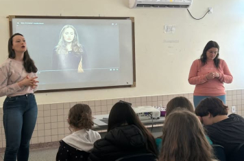 ALUNOS PARTICIPAM DE PALESTRA SOBRE SAÚDE MENTAL EM JAGUARI