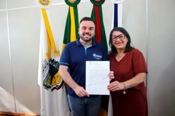 VICE-PREFEITA ELENICE CATTELAN ASSUME COMO PREFEITA EM EXERCÍCIO EM JAGUARI