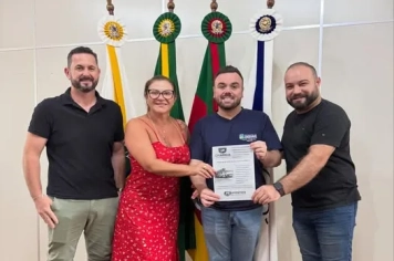 PREFEITO RECEBE PROPRIETÁRIO DO NOVO POSTO DE COMBUSTÍVEL JF