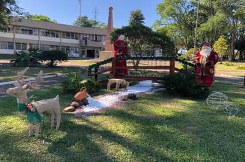 Praça da Prefeitura de Jaguari recebe decoração de natal trazendo alegria em meio a pandemia