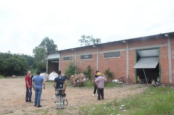 ATENÇÃO PARA O DESCARTE IRREGULAR DE LIXO NO GALPÃO DA RECICLAGEM