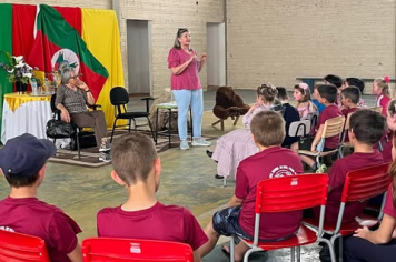 TRADIÇÃO EM FOCO: ESCOLA VANDA MARIA DA SILVA RECEBE FALA SOBRE CULTURA GAÚCHA
