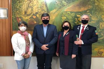 PREFEITO BETO TURCHIELLO (MDB) E VICE-PREFEITO LUCAS CATTELAN (MDB) RECEBEM A VISITA DO LIONS CLUBE DE JAGUARI