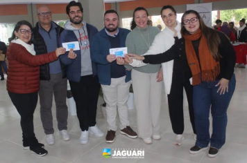 FEIRA DA AGRICULTURA FAMILIAR MOVIMENTA JAGUARI COM GRANDE PARTICIPAÇÃO DA COMUNIDADE E LANÇAMENTO DO CARTÃO VALE-FEIRA 