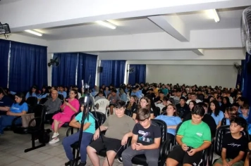 VICE-PREFEITA PARTICIPA DE ATIVIDADE EM ALUSÃO AO DIA MUNICIPAL DA MULHER