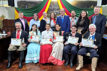 VICE-PREFEITA ELENICE CATTELAN PARTICIPA DA SESSÃO ESPECIAL FARROUPILHA NA CÂMARA DE VEREADORES DE JAGUARI
