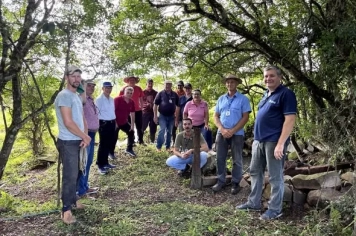 DIA DE CAMPO SOBRE PROTEÇÃO DE FONTES REÚNE PRODUTORES NA LOCALIDADE MANGUEIRINHA