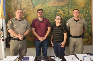 VICE-PREFEITO RECEBE O CORONEL DA BRIGADA MILITAR