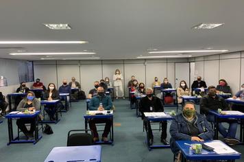 SECRETÁRIA DE TURISMO PARTICIPA DE CURSO DA FAMURS EM PORTO ALEGRE