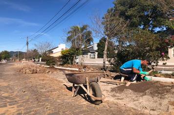 PREFEITURA REALIZA MANUTENÇÃO NOS CALÇAMENTOS DA CIDADE
