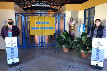 RETORNO PRESENCIAL DAS AULAS NA REDE MUNICIPAL DE ENSINO TEVE INÍCIO NESTA SEGUNDA-FEIRA, DIA 10