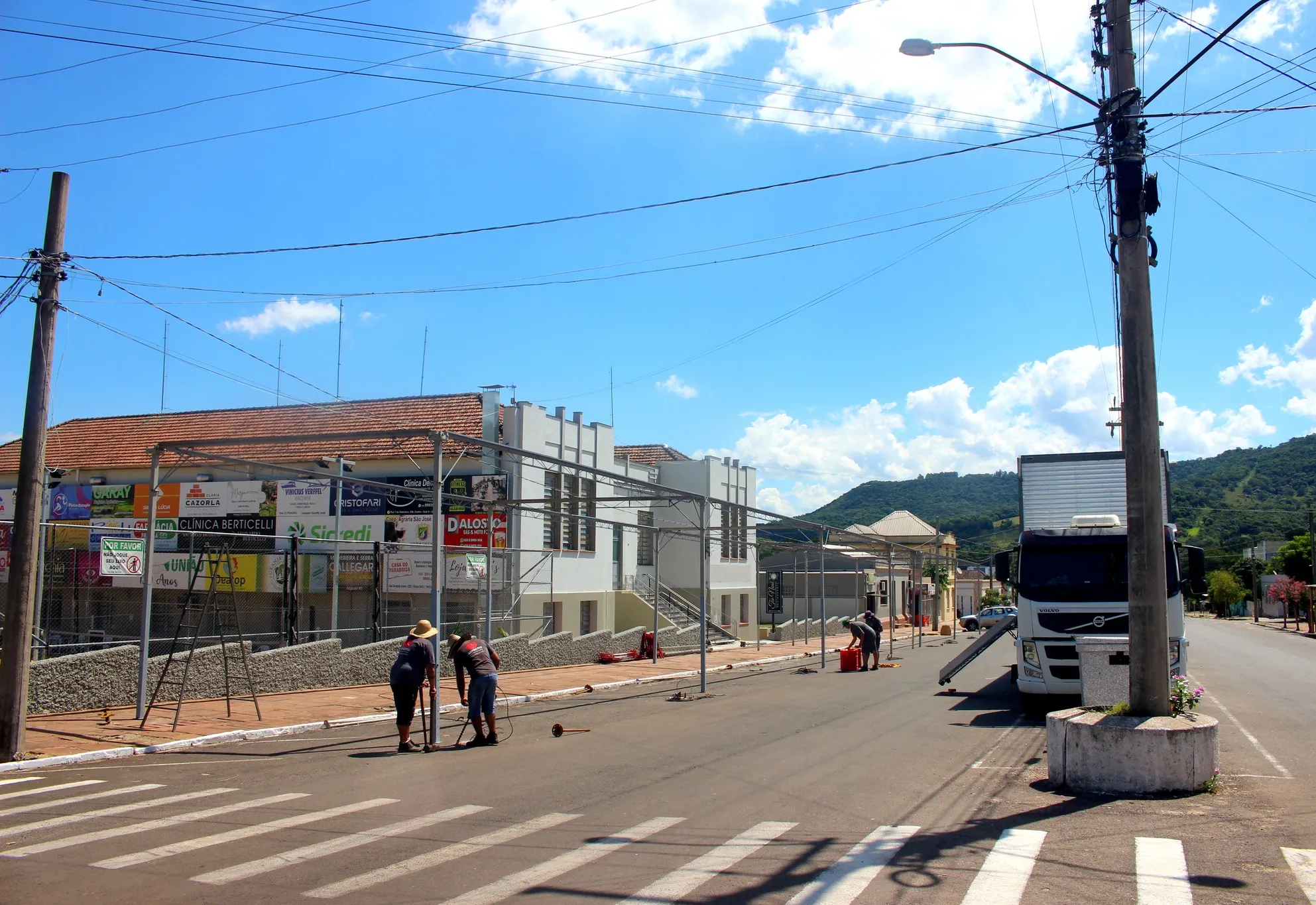  ESTRUTURA DO CARNAVAL DE JAGUARI 2026 COMEÇA A SER MONTADA
