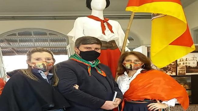 PREFEITO E INTEGRANTES DO PIQUETE ANITA GARIBALDI PARTICIPAM DE EVENTO EM CAXIAS DO SUL