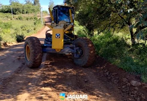 TRABALHOS DE MELHORIA NAS ESTRADAS RURAIS DE JAGUARI