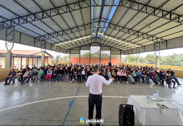 PALESTRA “EDUCAÇÃO EM DIREITOS” MOBILIZA ALUNOS DA ESCOLA SÃO JOSÉ