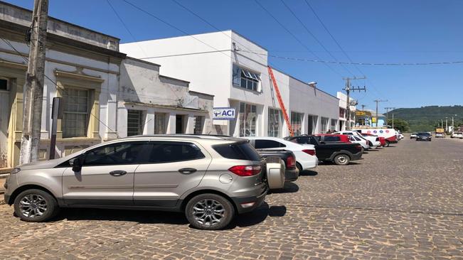 ADMINISTRAÇÃO MUNICIPAL IMPLANTA MAIS UM ESTACIONAMENTO OBLÍQUO