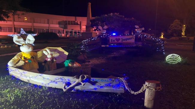 DECORAÇÃO DE PÁSCOA PROPORCIONA COR E ALEGRIA NA PRAÇA GILSON CARLOS REGINATO