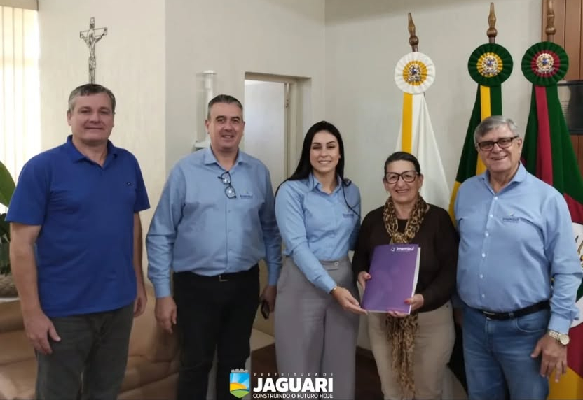 VICE-PREFEITA RECEBE REPRESENTANTES DA IMEMBUÍ MICROFINANÇAS