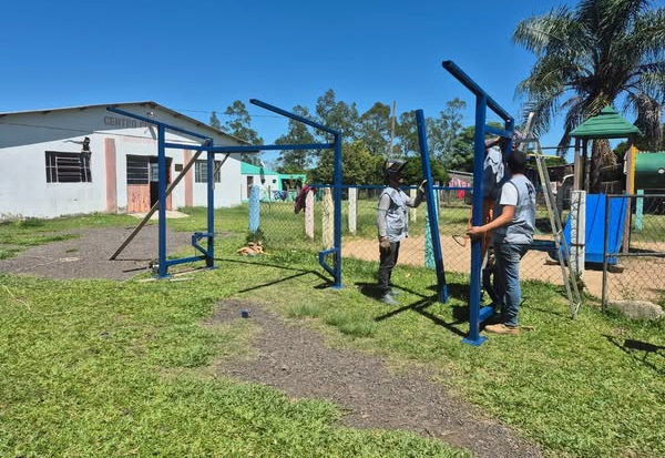 PREFEITURA DE JAGUARI INICIA CONSTRUÇÃO DE NOVAS PARADAS DE ÔNIBUS