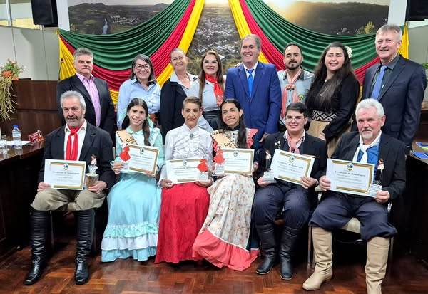 VICE-PREFEITA ELENICE CATTELAN PARTICIPA DA SESSÃO ESPECIAL FARROUPILHA NA CÂMARA DE VEREADORES DE JAGUARI