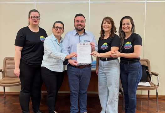 PREFEITO E VICE RECEBEM CONVITE PARA A 11ª FEIRA DO LIVRO DE JAGUARI