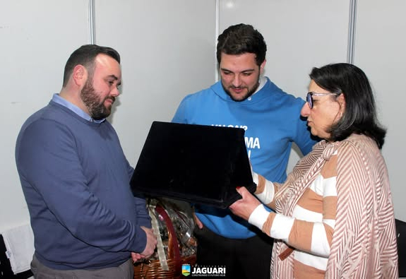 PREFEITURA DE JAGUARI PRESTA HOMENAGEM AO HUMORISTA BADIN EM NOME DE TODA A COMUNIDADE