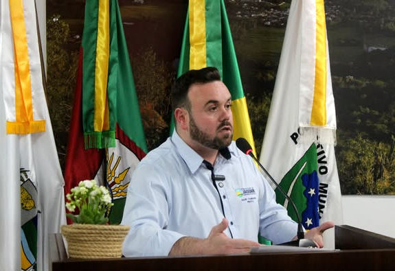 PREFEITO IGOR DESTACA AVANÇOS PARA JAGUARI NA SESSÃO DA CÂMARA