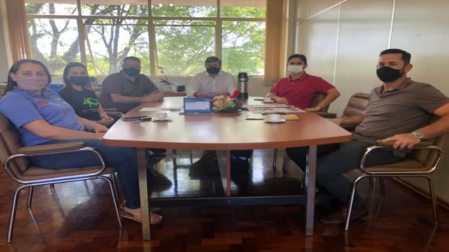 PREFEITO E VICE RECEBEM EXECUTIVOS DO SICREDI E DA EMPRESA POLI ENERGIA